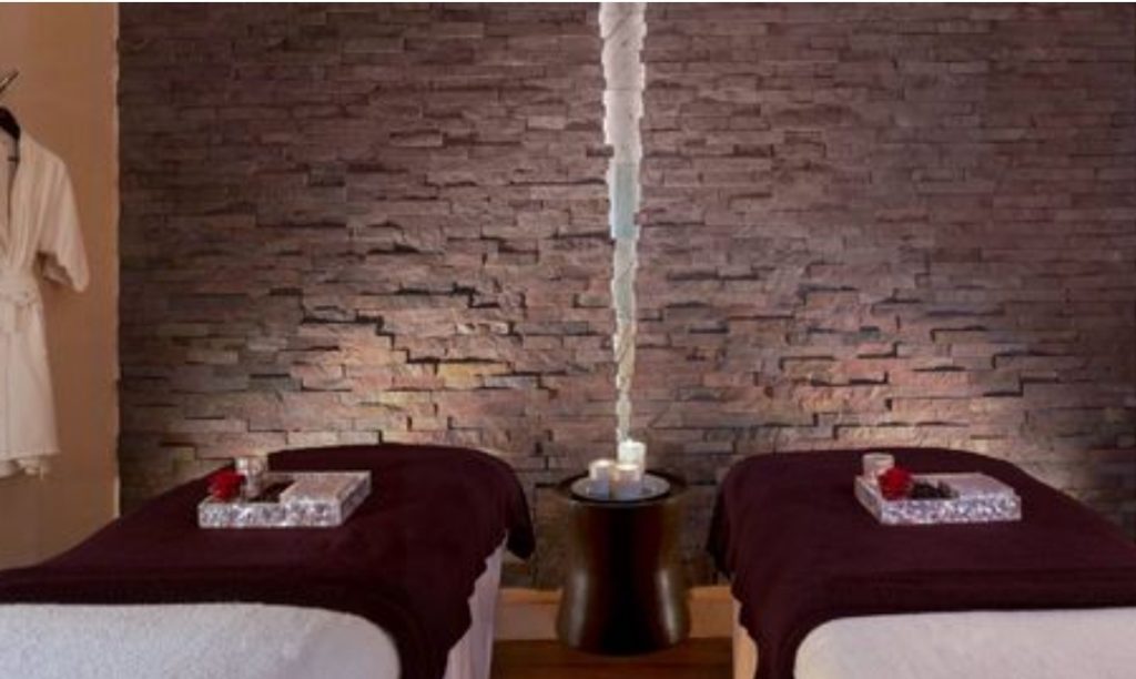 Indulge Together: Unwind at a Luxurious Couples Day Spa