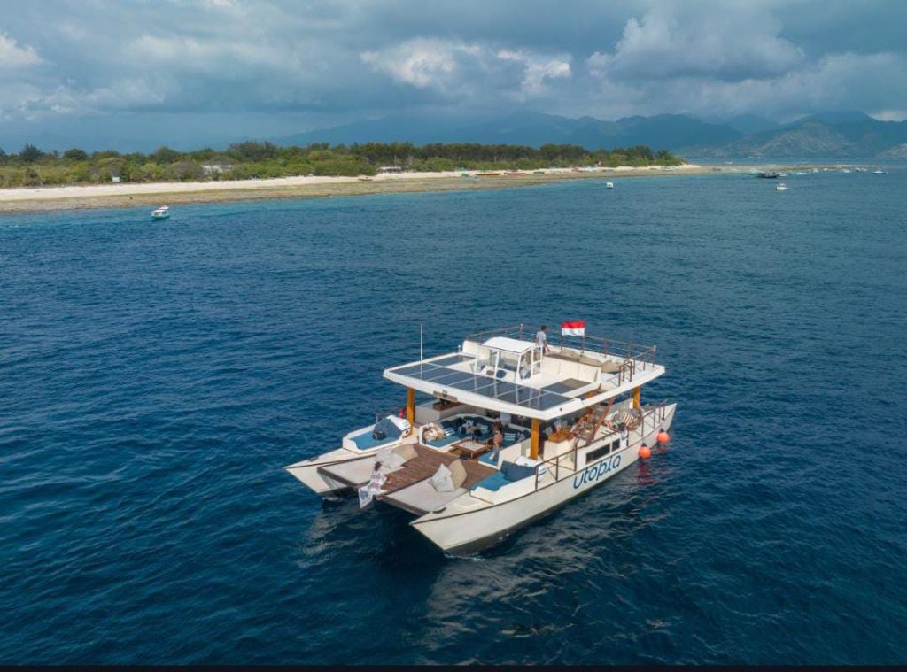Gili Islands sunset cruise: romance and beauty at sea