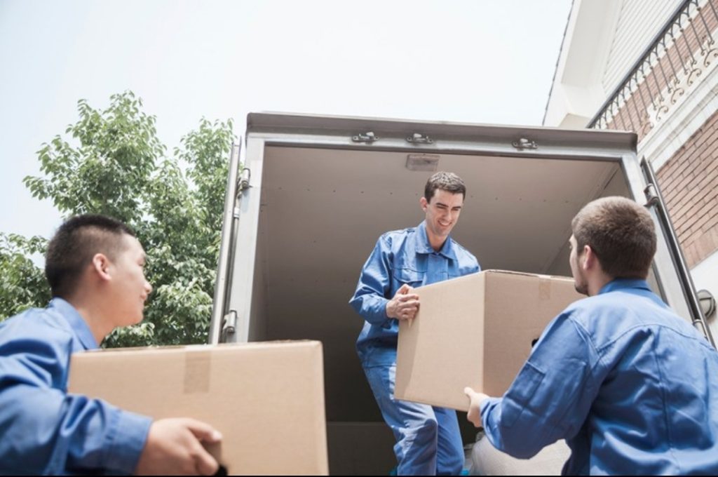 How Interstate Moving Companies Pack and Transport Your Belongings