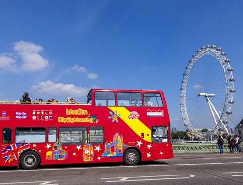 Exploring the City with a Charter Bus: Convenient and Comfortable Sightseeing